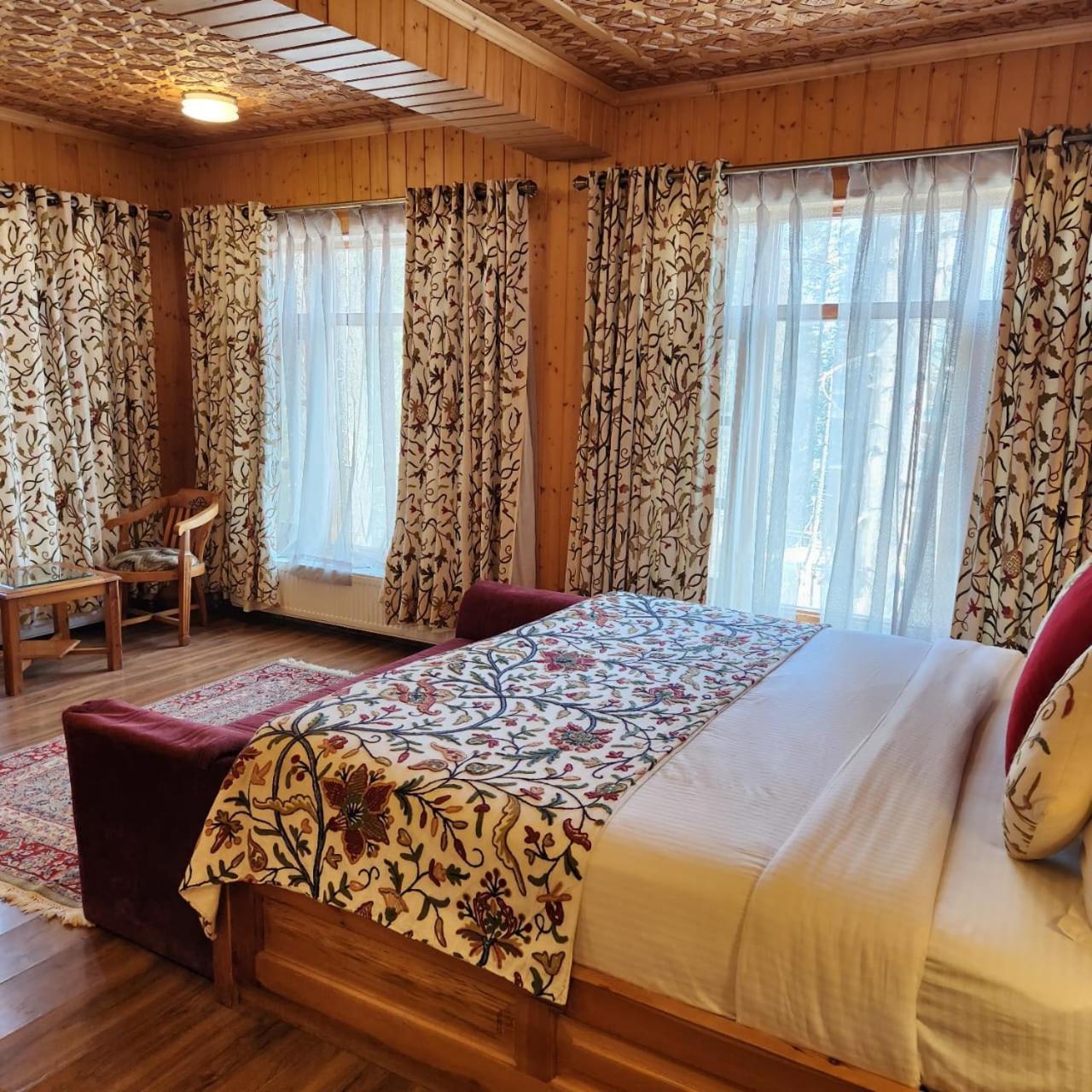 Shaw Inn By Stay Pattern Гульмарг Екстер'єр фото